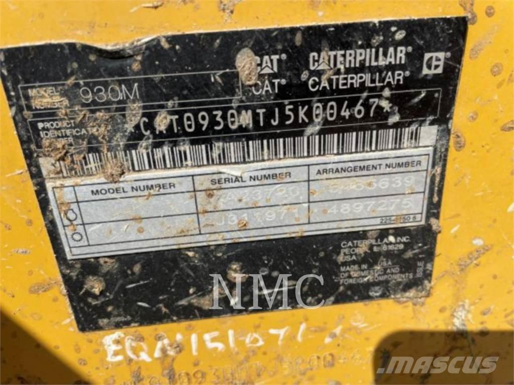 CAT 930M Pale gommate