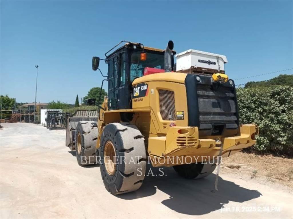 CAT 930M Pale gommate