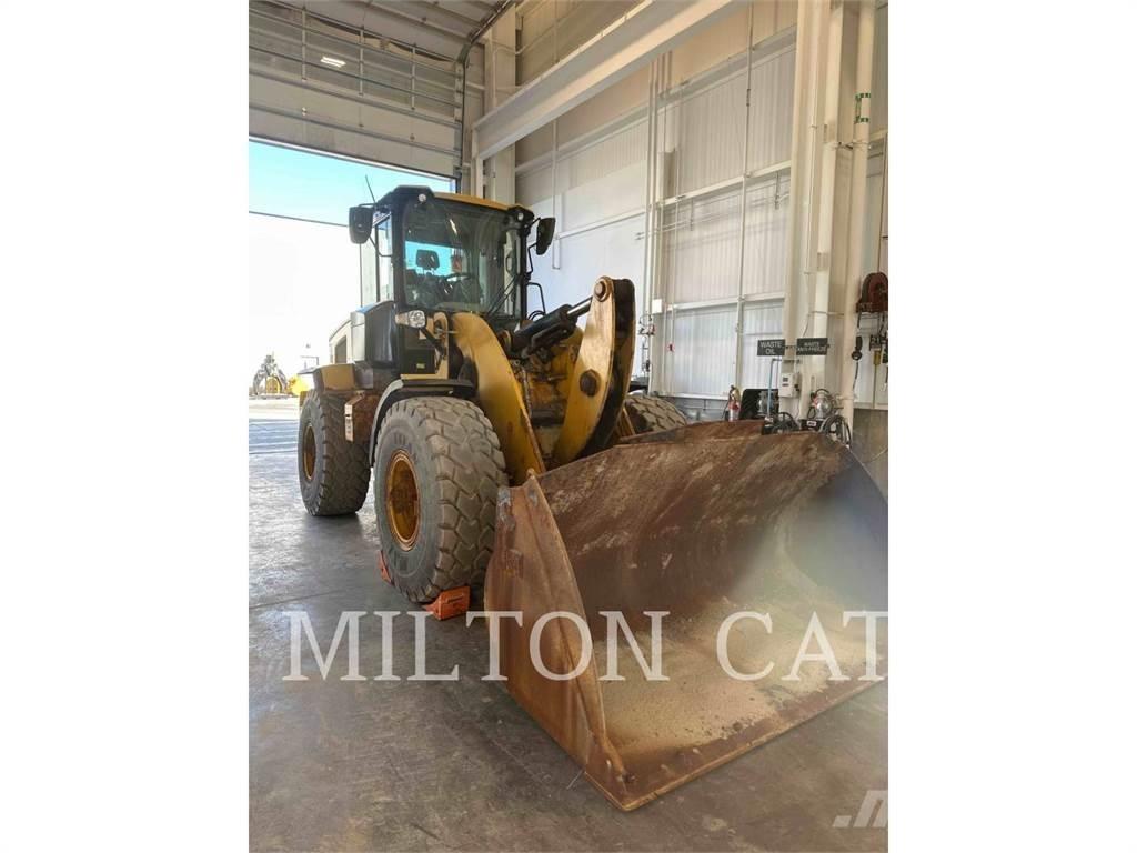 CAT 930M Pale gommate