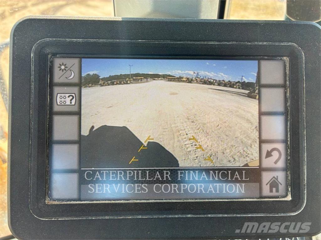 CAT 930M Pale gommate