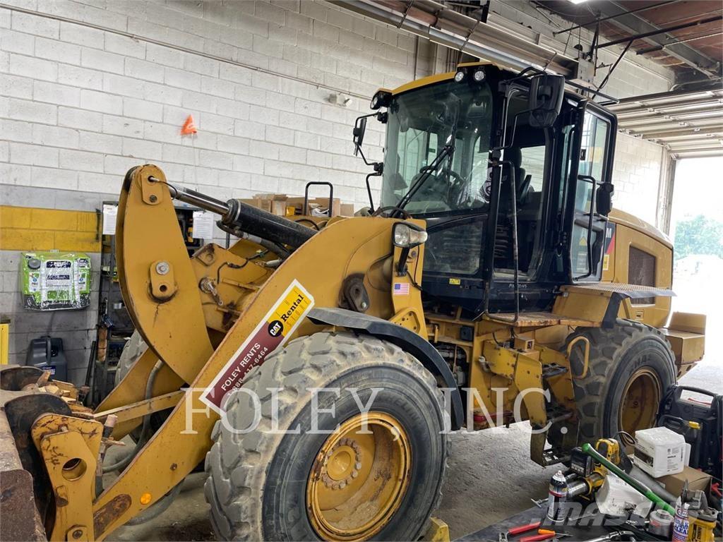 CAT 930M Pale gommate