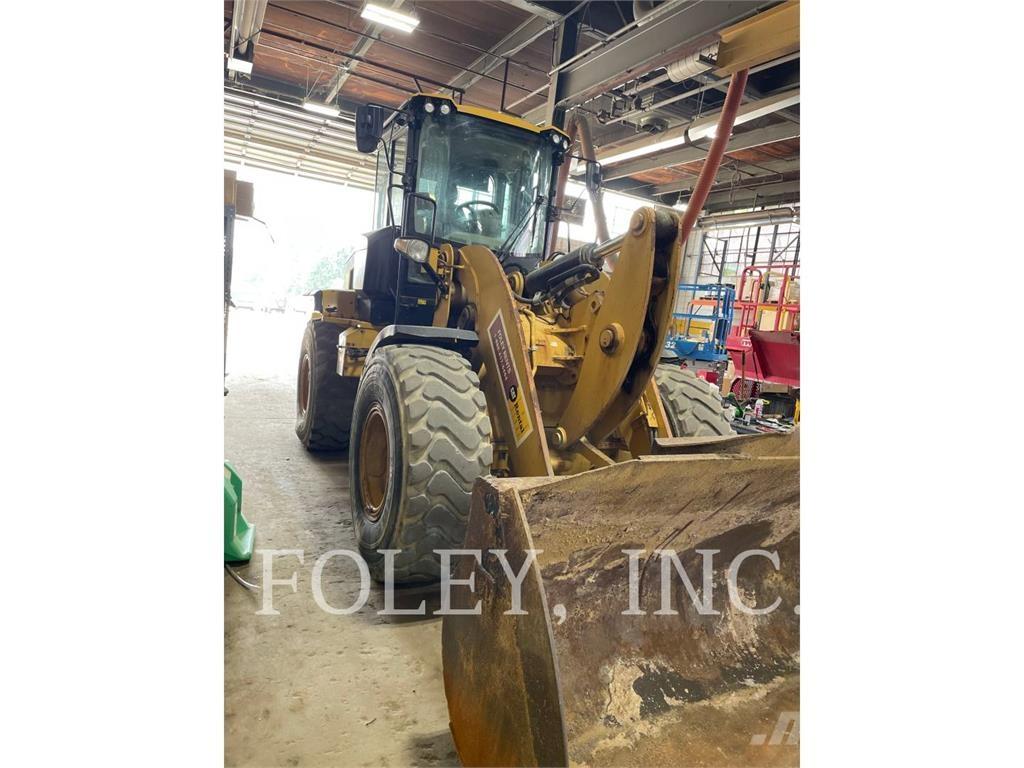 CAT 930M Pale gommate