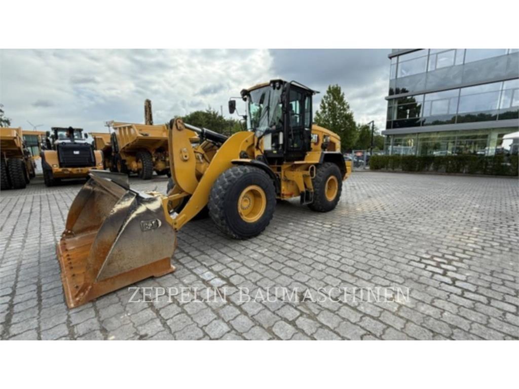 CAT 930M Pale gommate