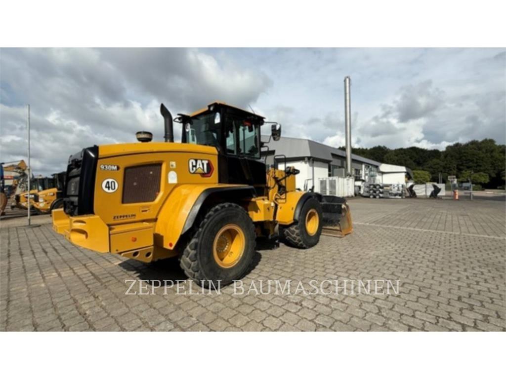 CAT 930M Pale gommate
