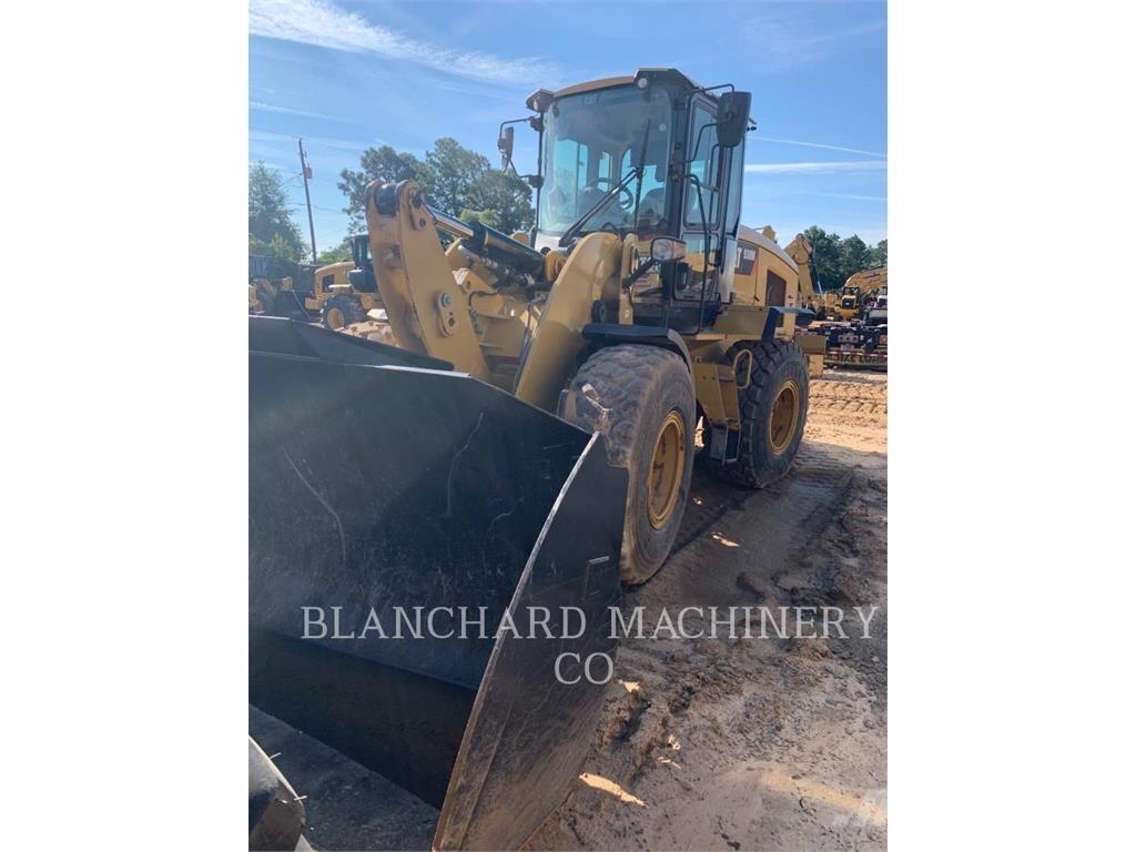 CAT 930M Pale gommate