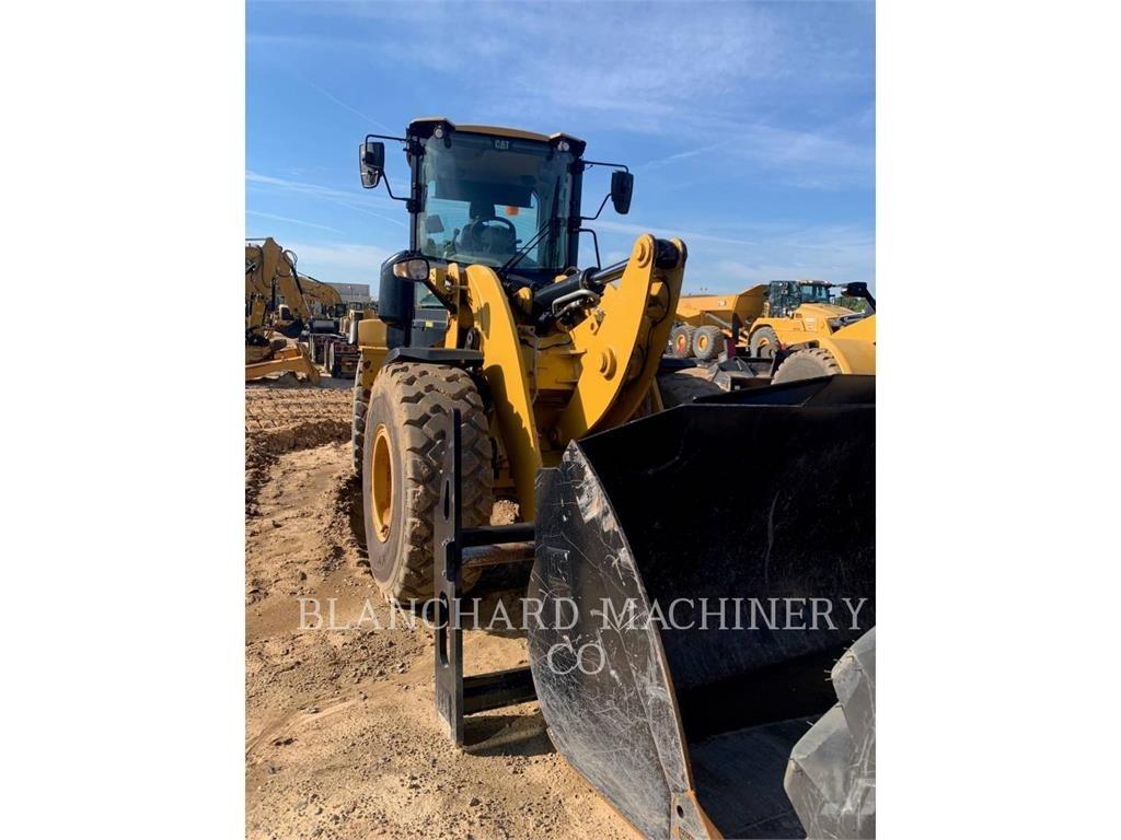 CAT 930M Pale gommate