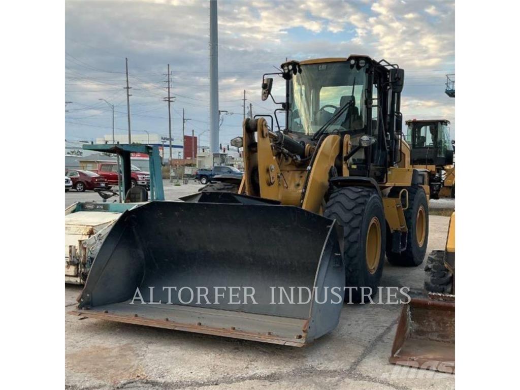 CAT 930M Pale gommate