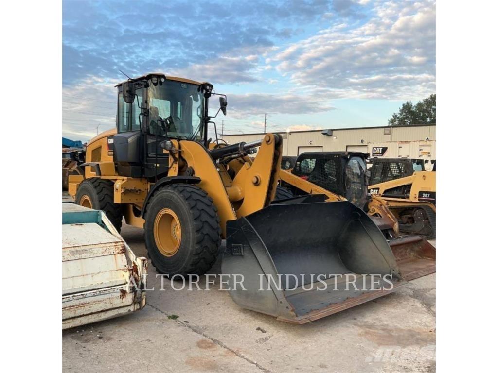 CAT 930M Pale gommate