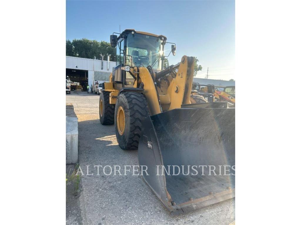 CAT 930M Pale gommate