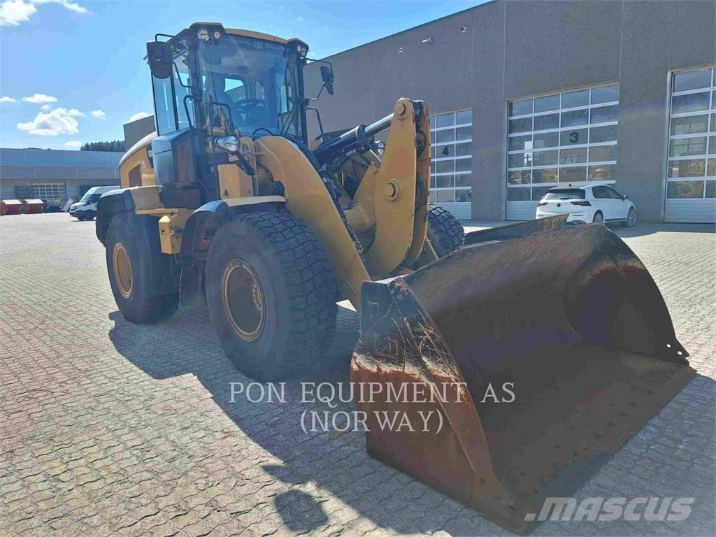 CAT 930M Pale gommate