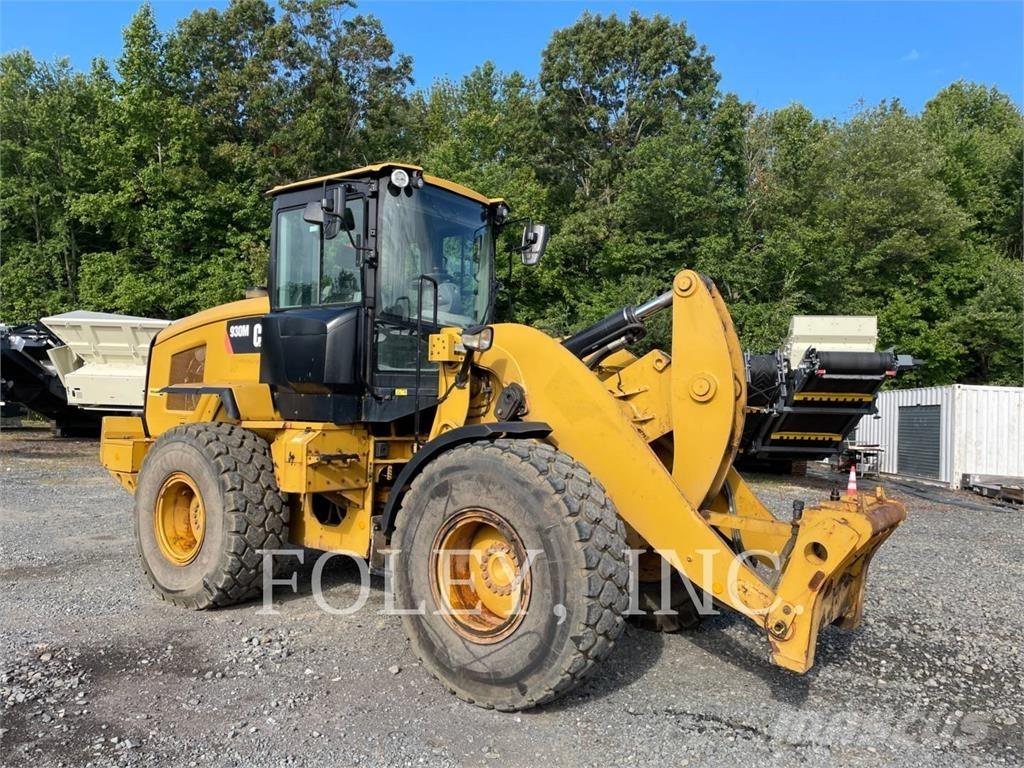 CAT 930M Pale gommate