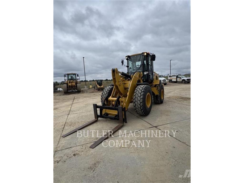 CAT 930M Pale gommate