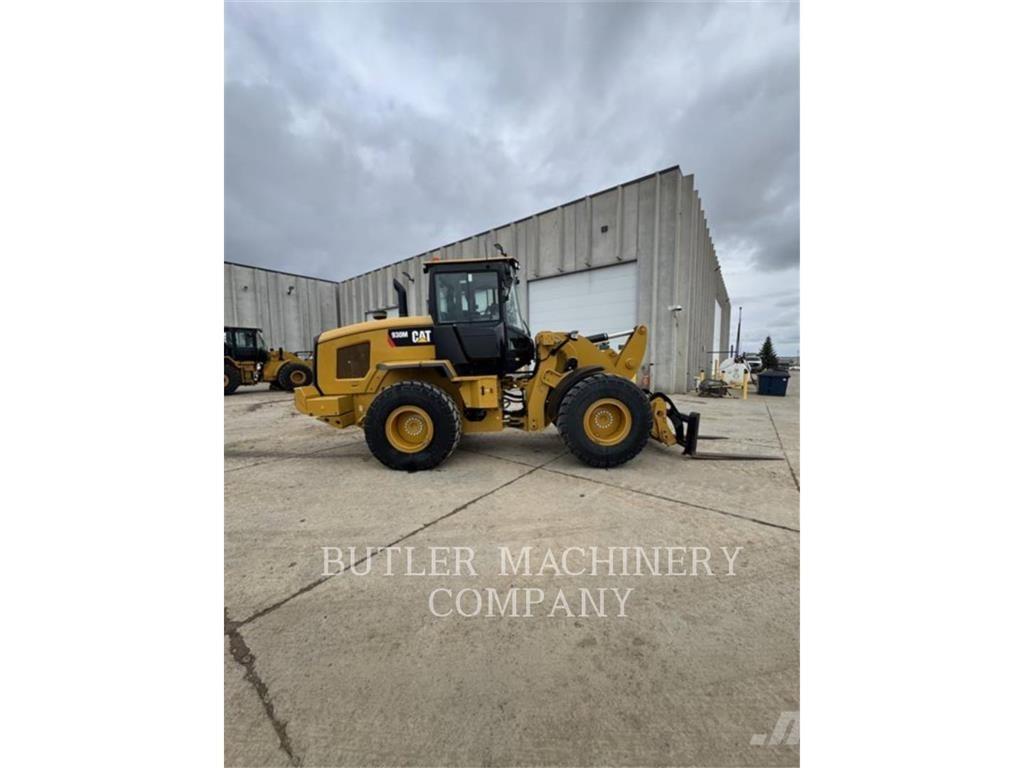 CAT 930M Pale gommate