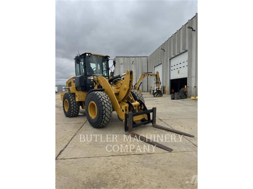 CAT 930M Pale gommate