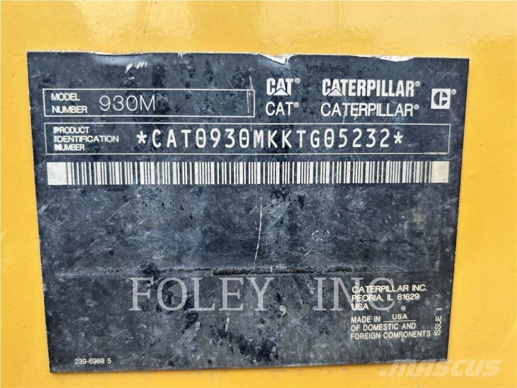 CAT 930M Pale gommate