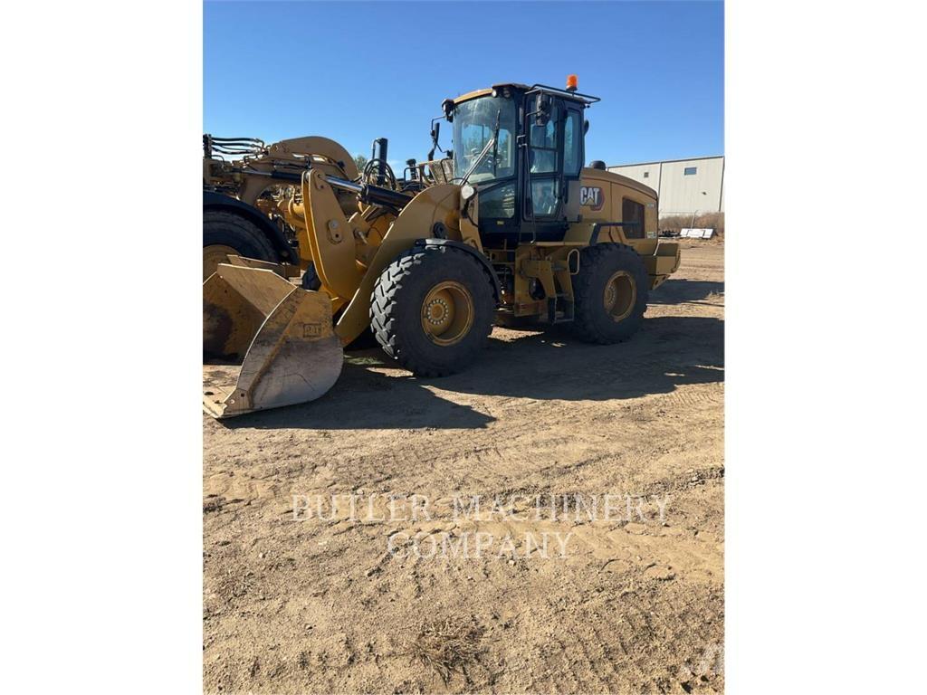 CAT 930M Pale gommate