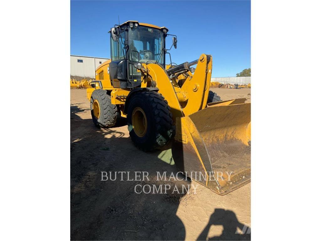 CAT 930M Pale gommate