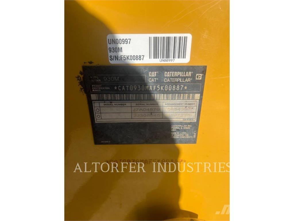 CAT 930M Pale gommate