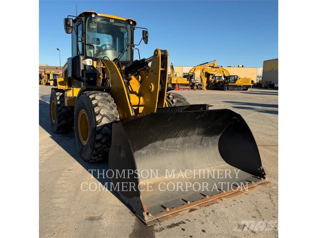 CAT 930M Pale gommate