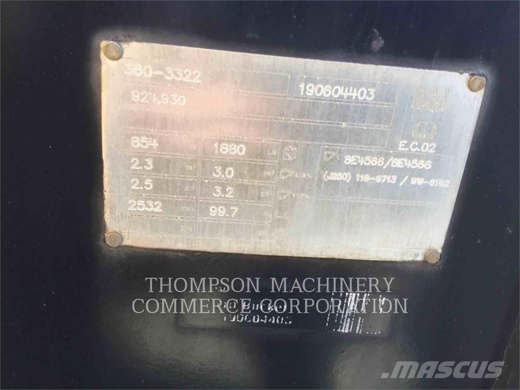 CAT 930M Pale gommate