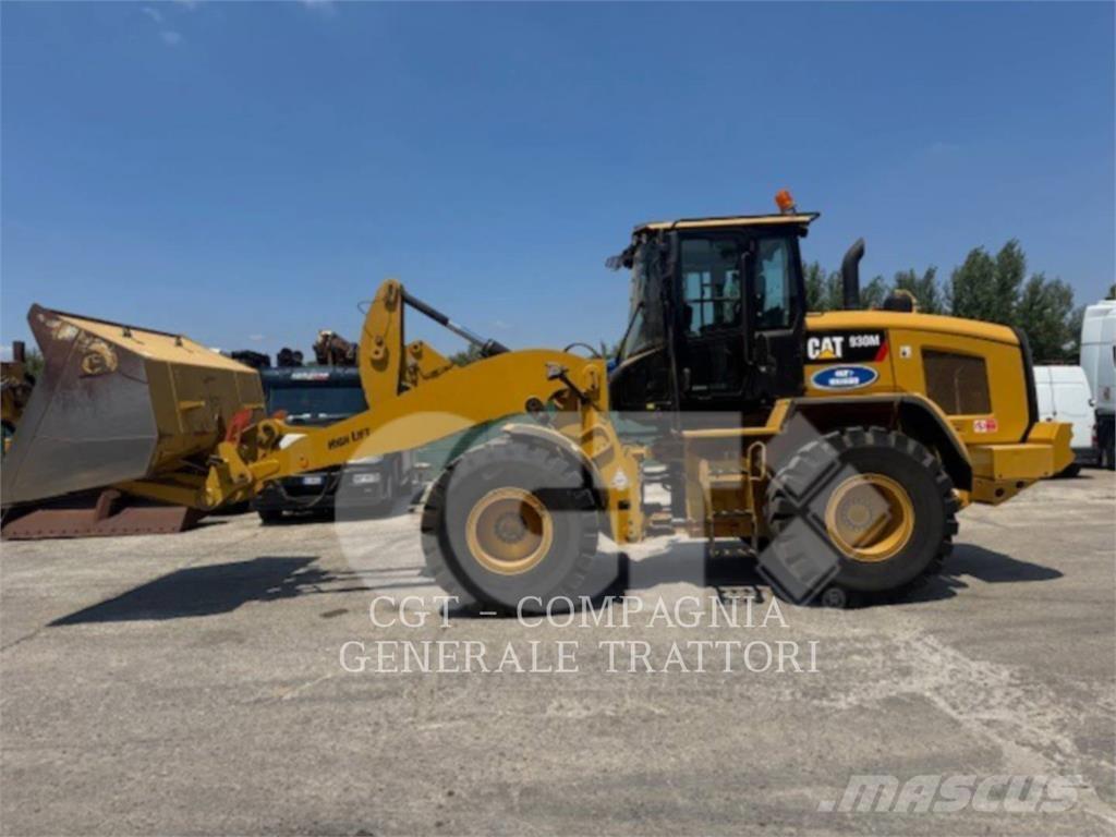 CAT 930M Pale gommate