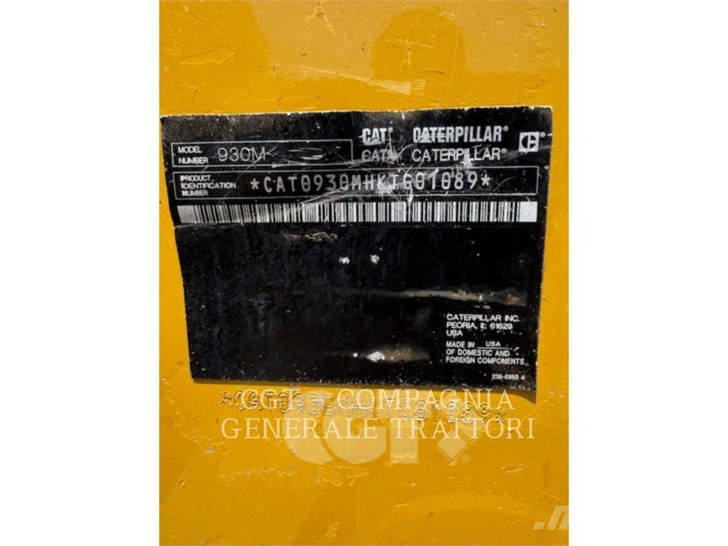 CAT 930M Pale gommate