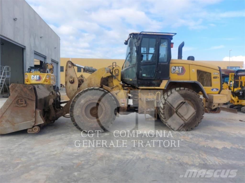 CAT 930M Pale gommate
