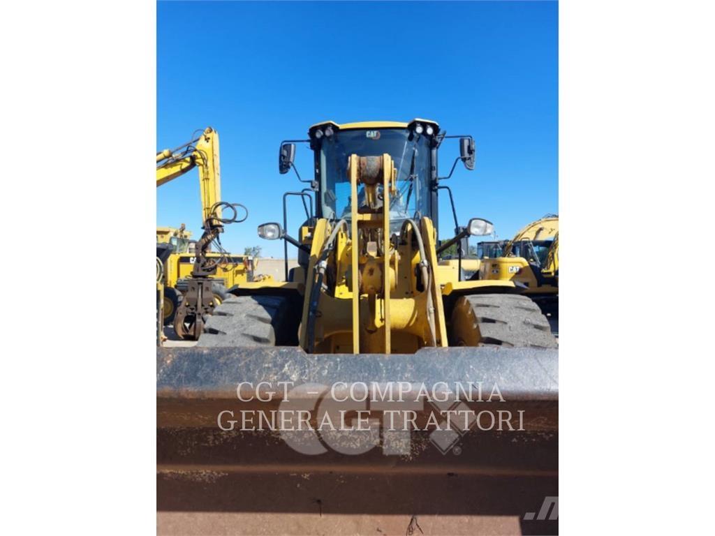 CAT 930M Pale gommate