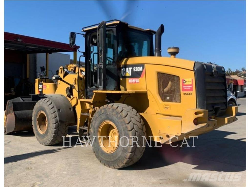 CAT 930M Pale gommate