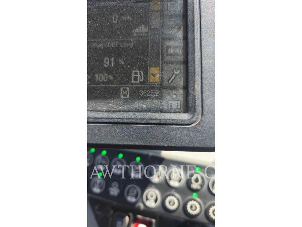 CAT 930M Pale gommate