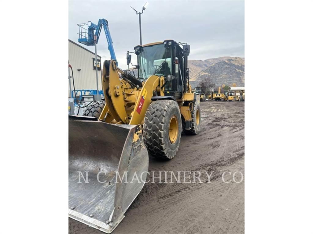CAT 930M Pale gommate