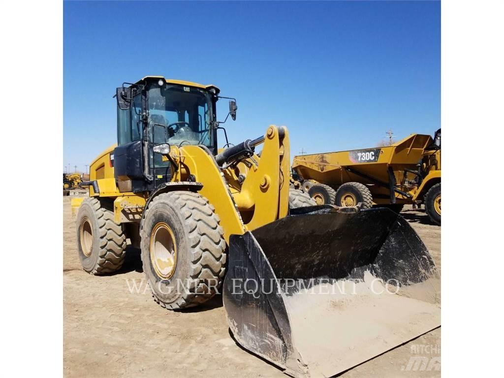 CAT 930M Pale gommate