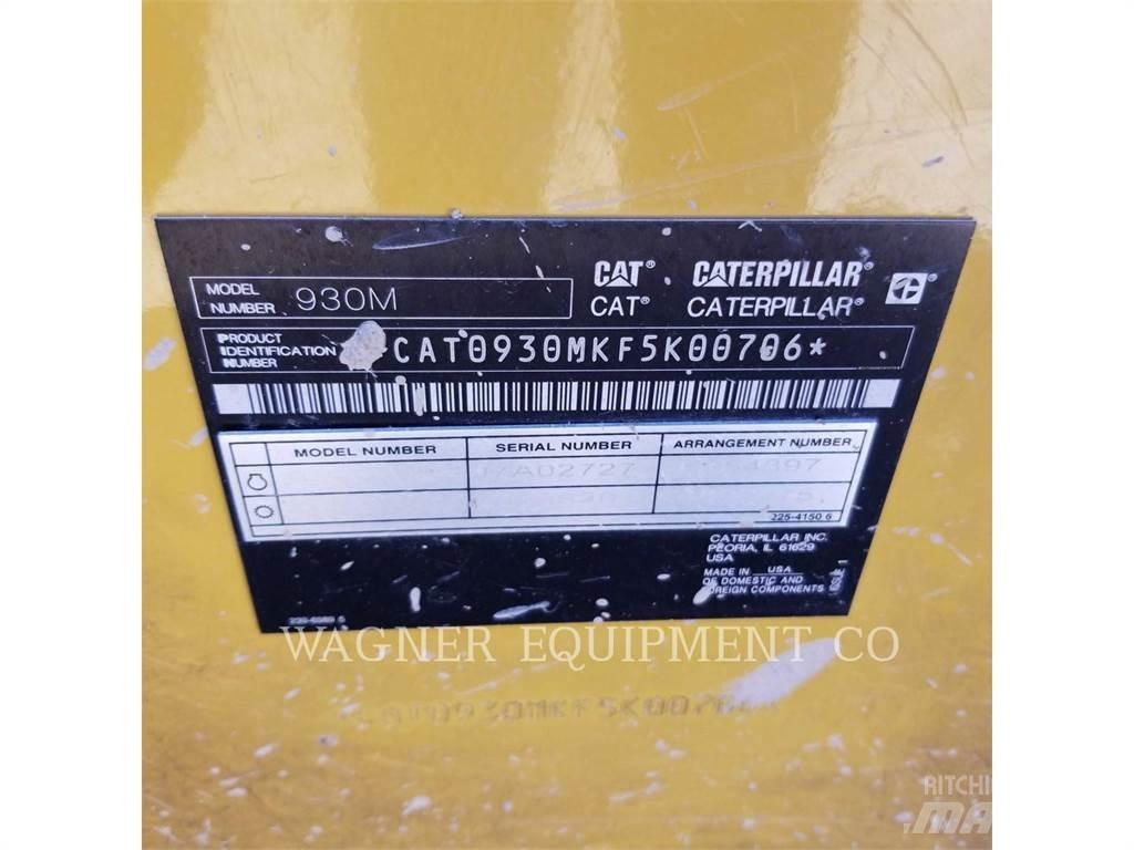 CAT 930M Pale gommate