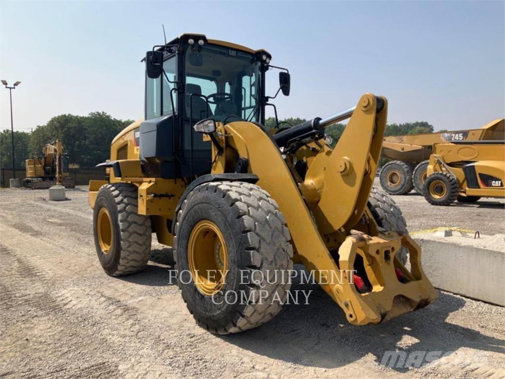 CAT 930M Pale gommate
