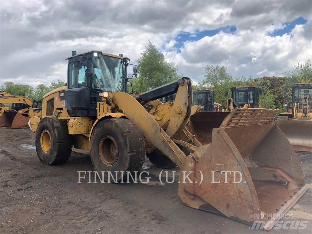 CAT 930M Pale gommate