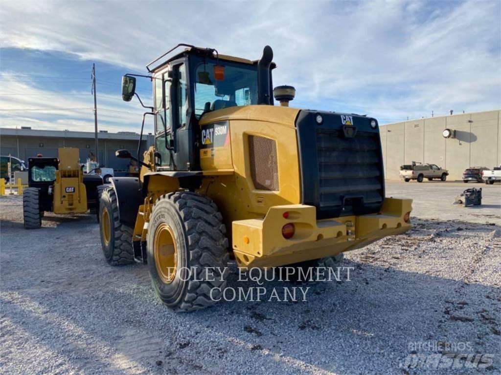 CAT 930M Pale gommate
