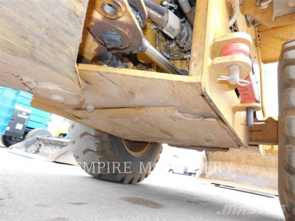 CAT 930M FC Pale gommate