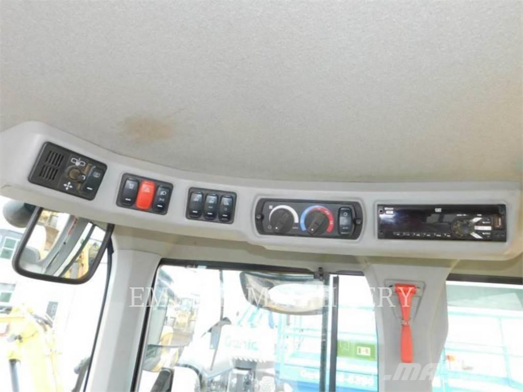 CAT 930M FC Pale gommate