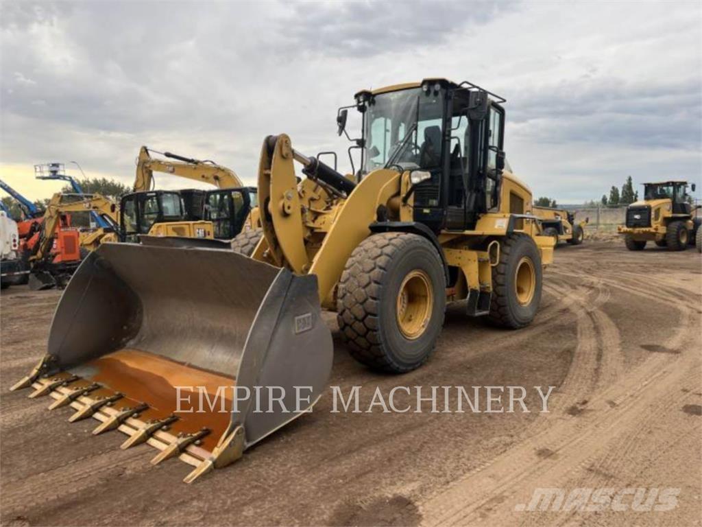 CAT 930M FC Pale gommate