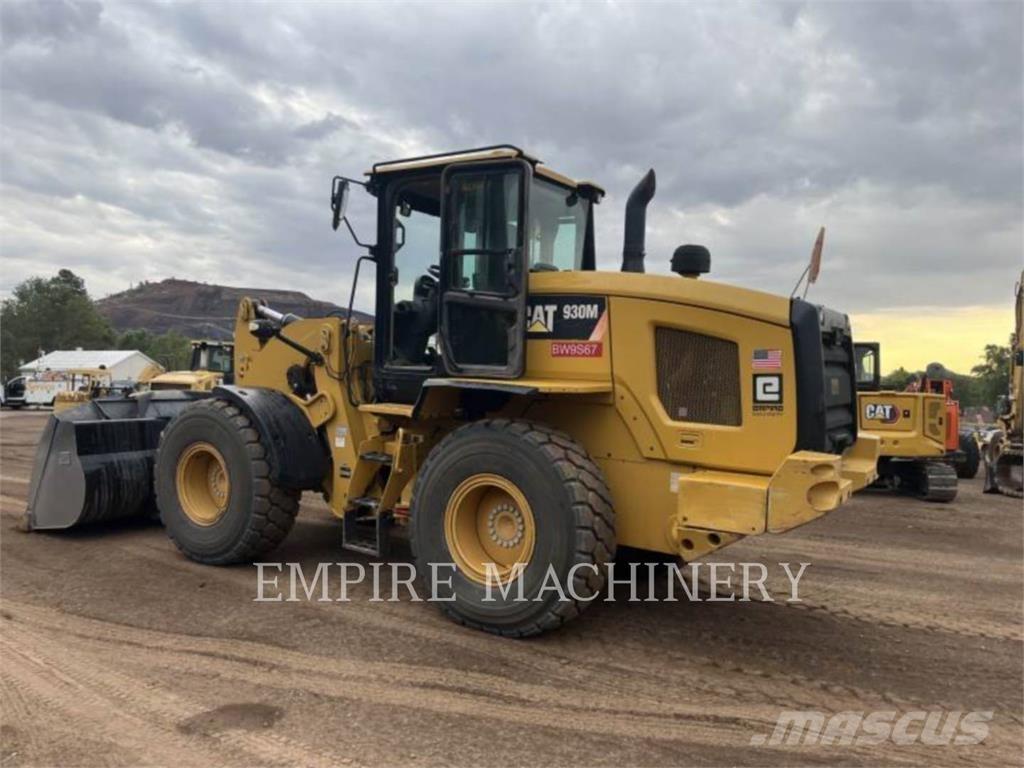 CAT 930M FC Pale gommate