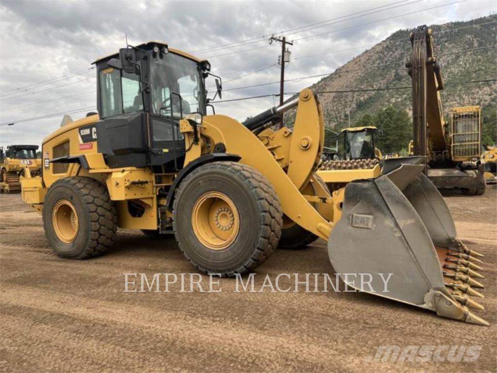 CAT 930M FC Pale gommate