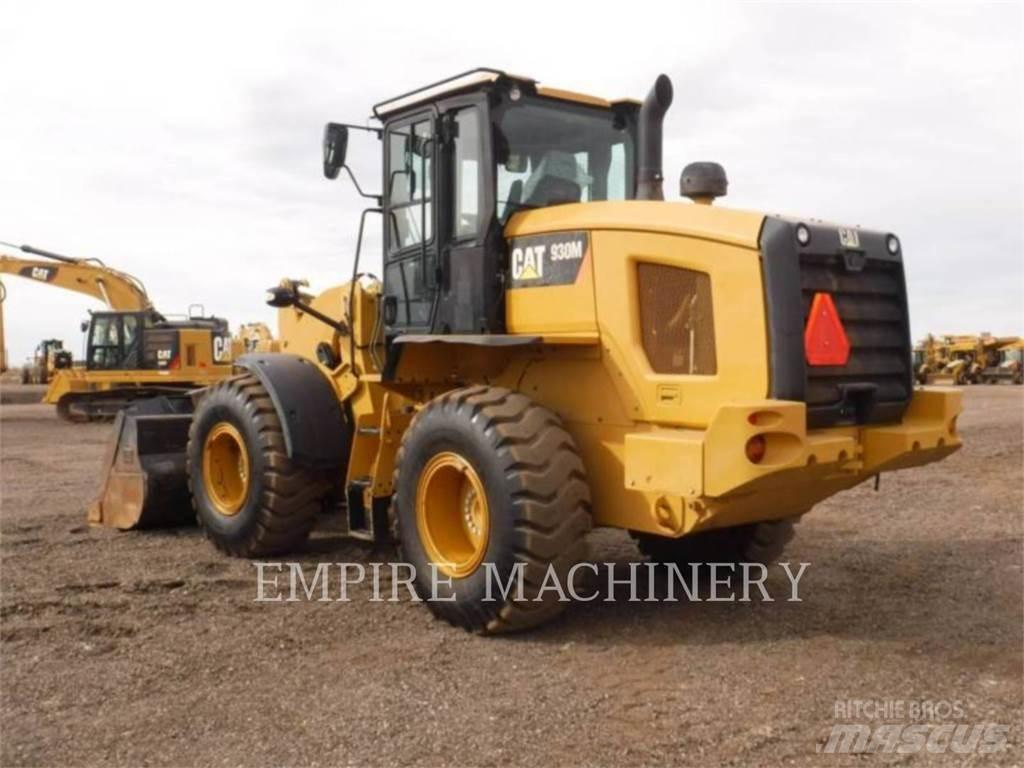 CAT 930M FC Pale gommate