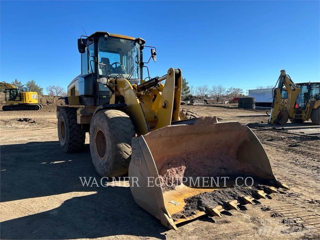 CAT 930M FC Pale gommate