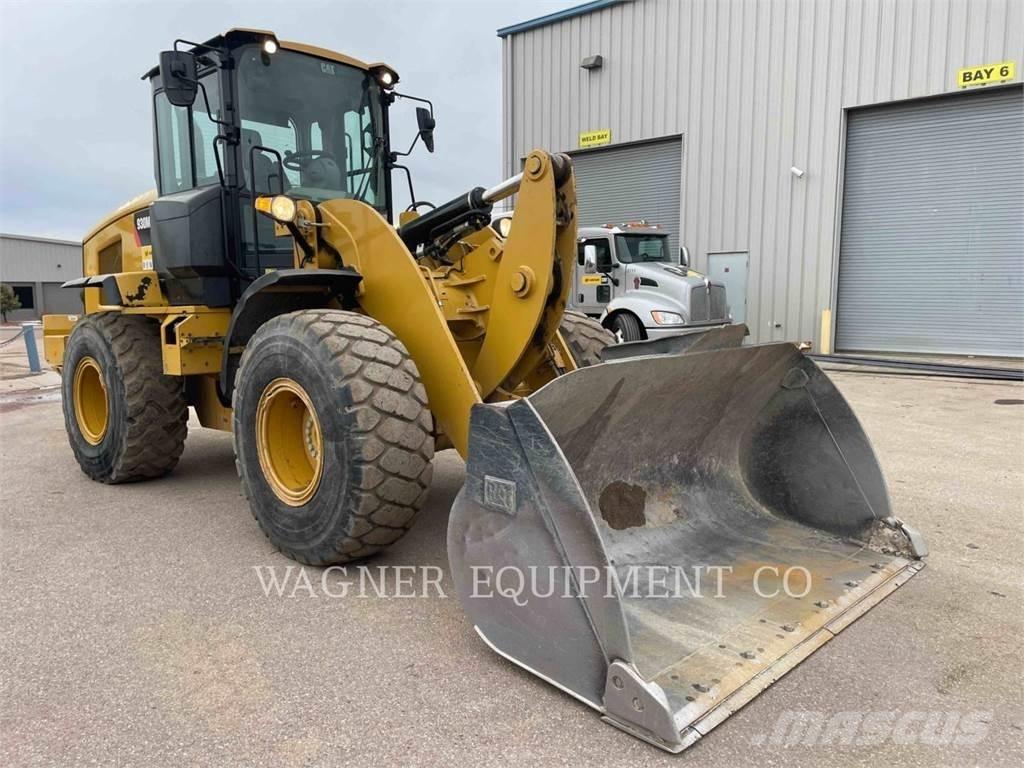 CAT 930M FC Pale gommate