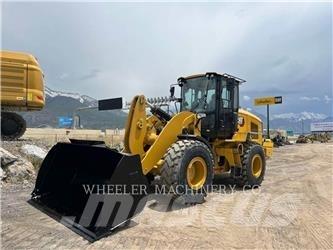 CAT 930M QC Pale gommate