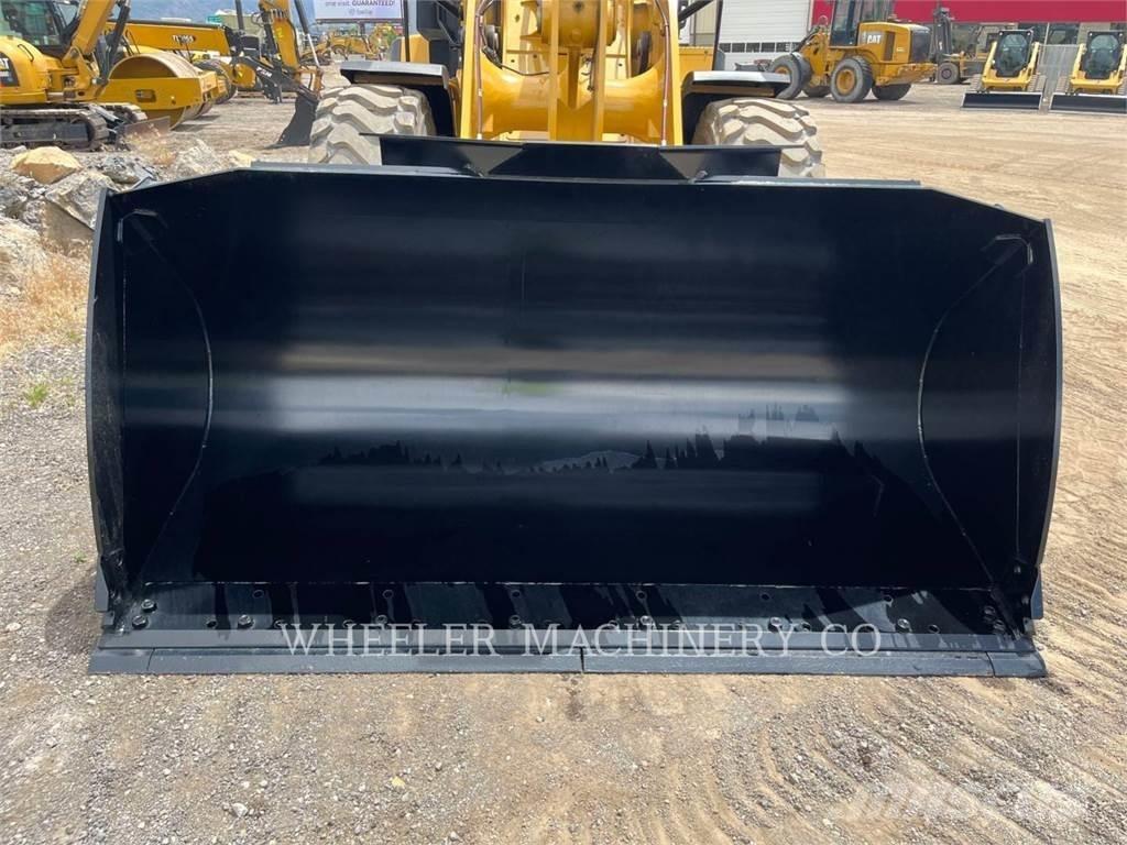 CAT 930M QC Pale gommate