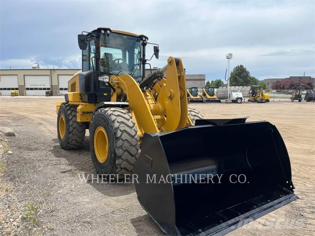 CAT 930M QC Pale gommate