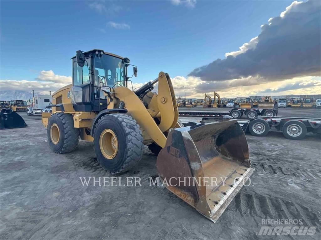 CAT 930M QC Pale gommate