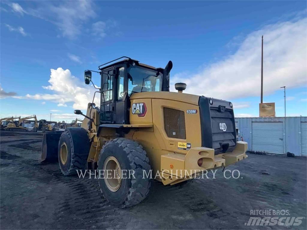CAT 930M QC Pale gommate