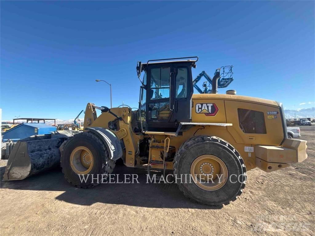 CAT 930M QC Pale gommate